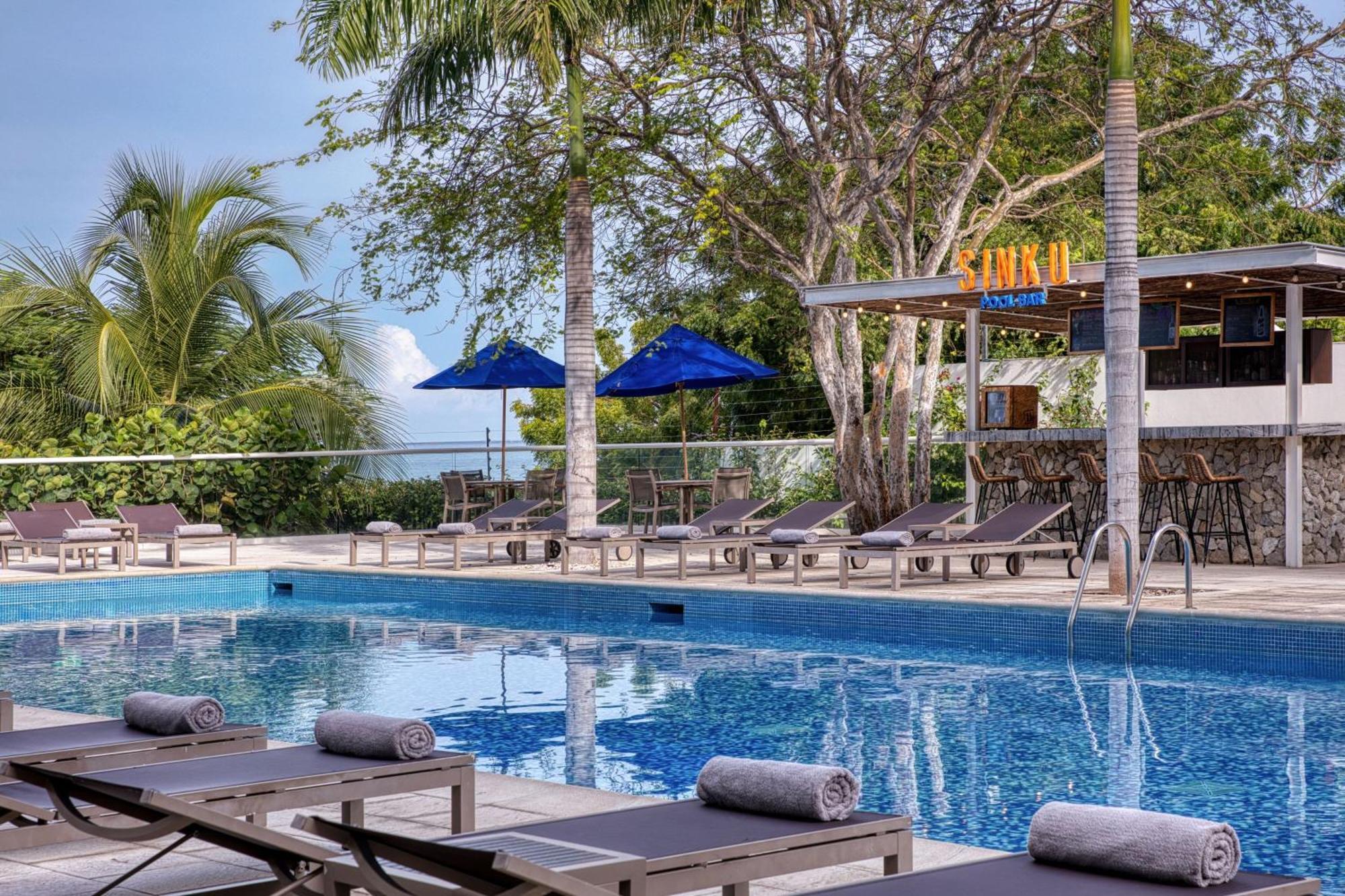 Santa Marta Marriott Resort Playa Dormida Extérieur photo The swimming pool at the hotel