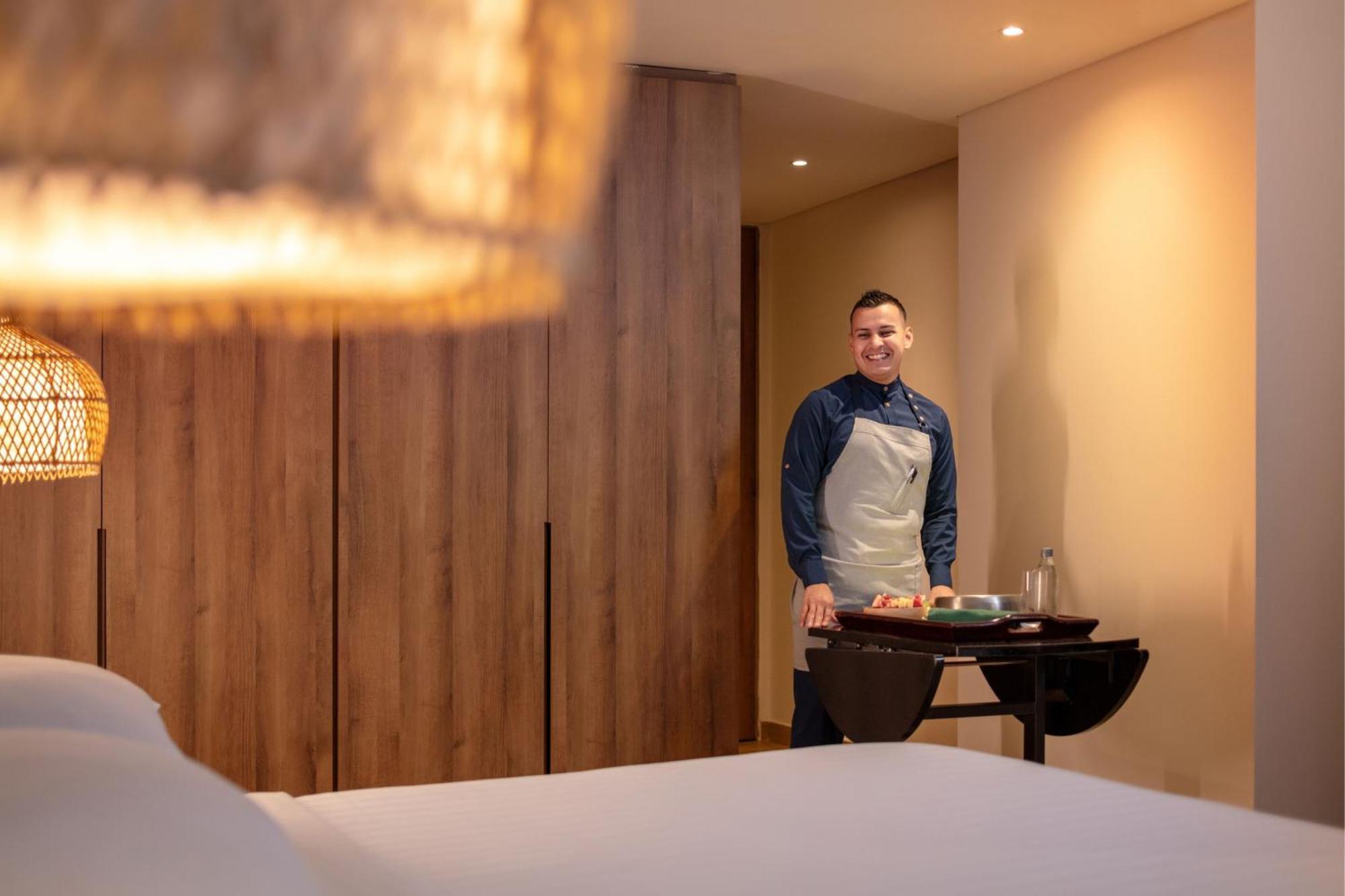 Santa Marta Marriott Resort Playa Dormida Extérieur photo A butler at the Mandarin Oriental, Munich