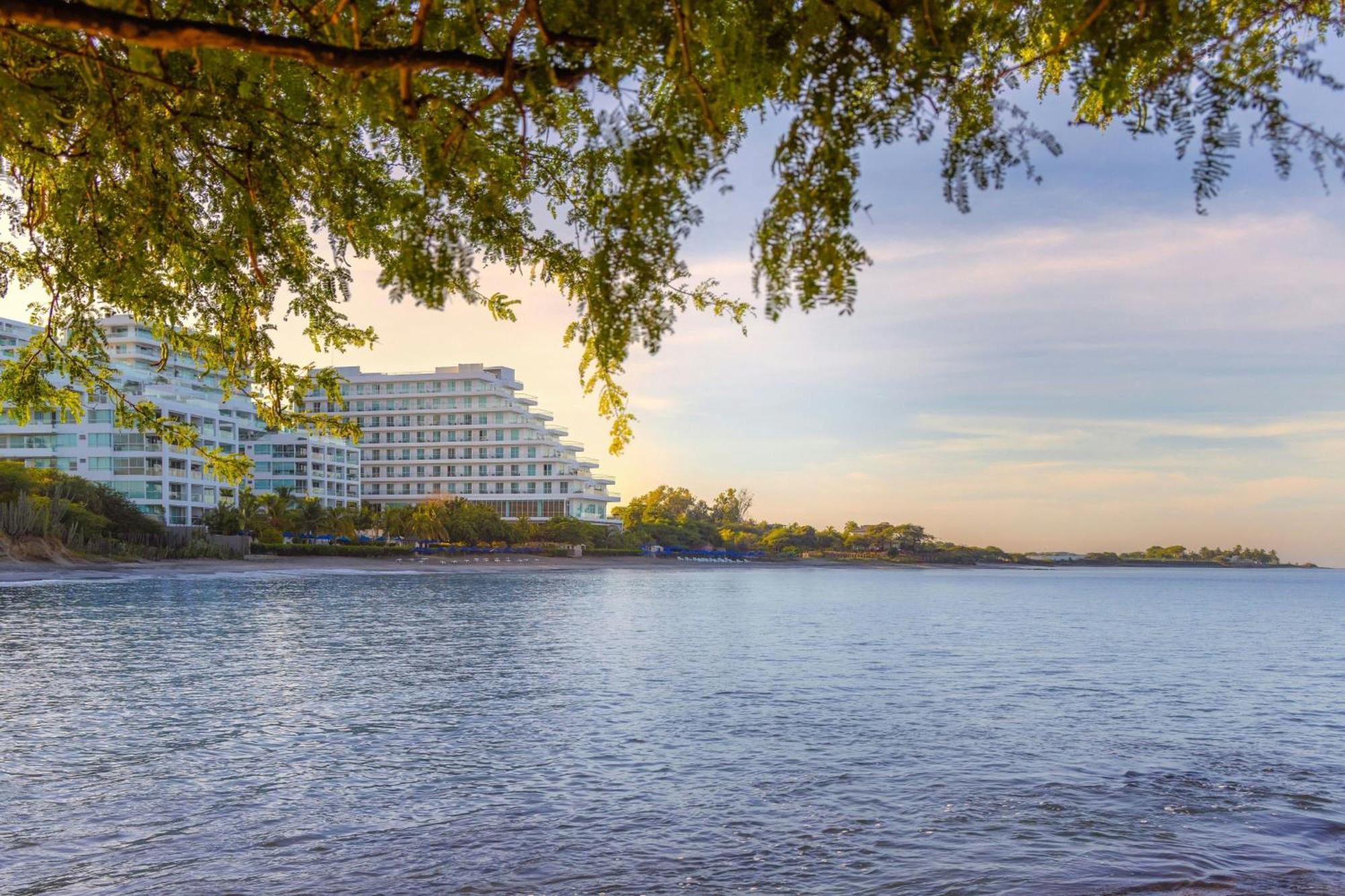 Santa Marta Marriott Resort Playa Dormida Extérieur photo The hotel from the lake